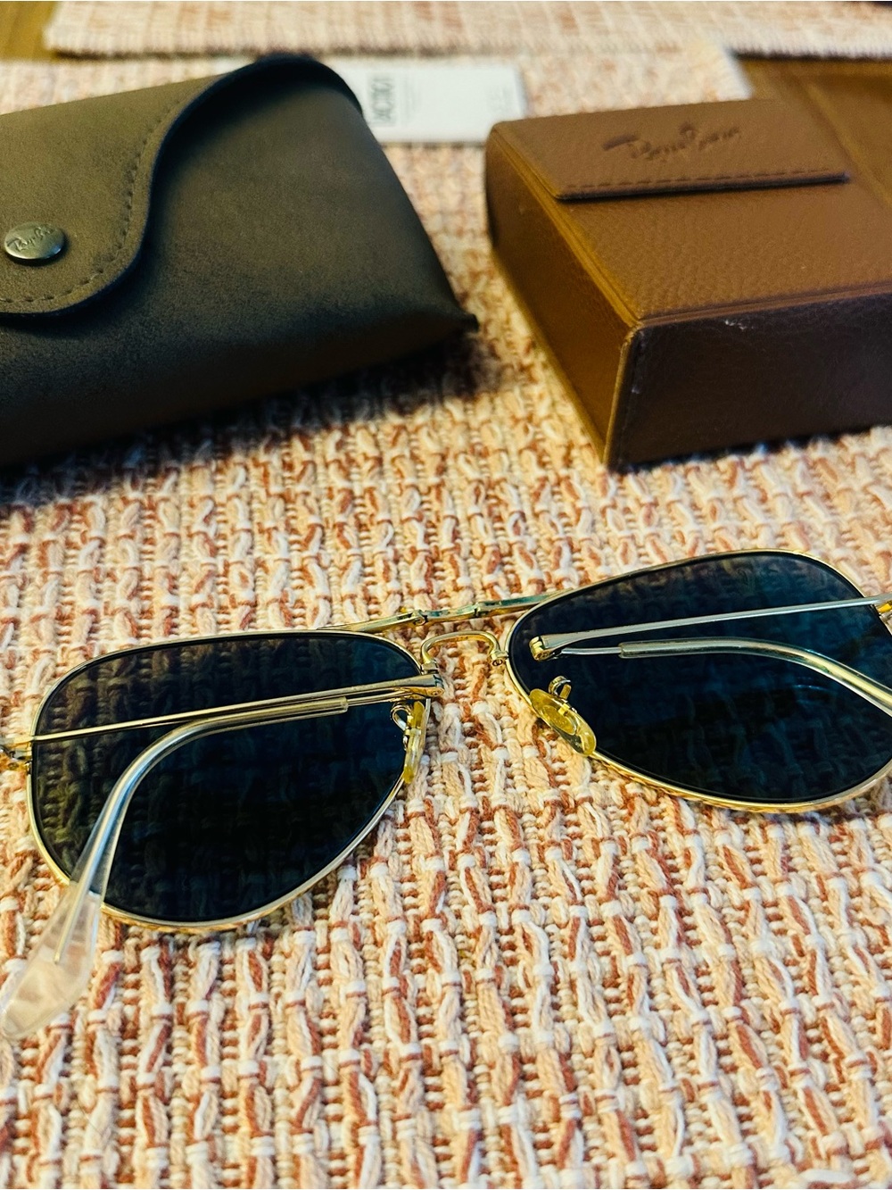 Ray-Ban Aviator Foldable Sunglasses with Blue Mirror Lenses and Gold Frame - Picture 5 of 5